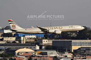 A6-EHD - Etihad Airways Airbus A340-500
