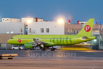 VQ-BPN - S7 Airlines Airbus A320