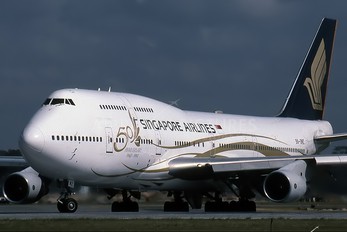 9V-SMZ - Singapore Airlines Boeing 747-400