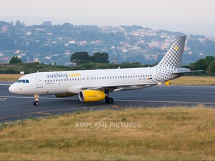 EC-LRE - Vueling Airlines Airbus A320