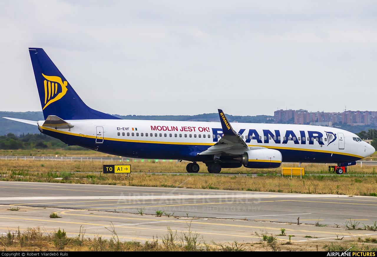 Ryanair EI-EVF aircraft at Reus