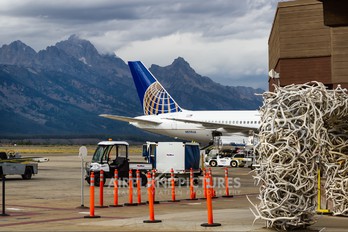 N553UA - United Airlines Boeing 757-200