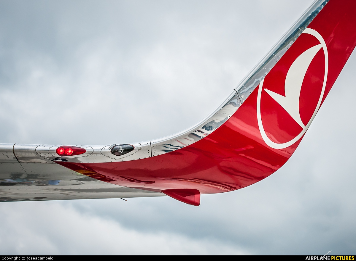 Turkish Airlines TC-JHO aircraft at Santiago de Compostela