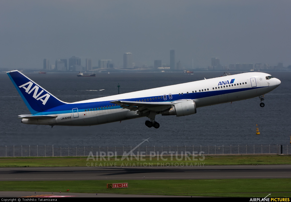 ANA - All Nippon Airways JA8289 aircraft at Tokyo - Haneda Intl