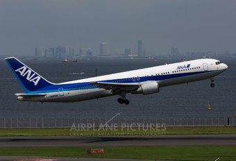 JA8289 - ANA - All Nippon Airways Boeing 767-300