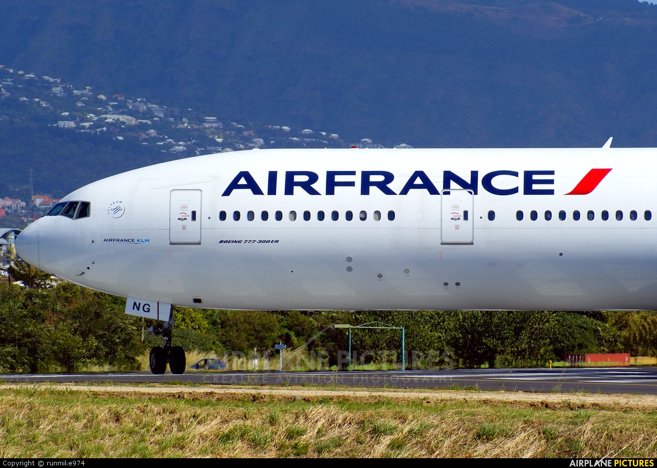 Air France F-GZNG aircraft at Roland Garros - Saint-Denis