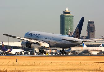 N211UA - United Airlines Boeing 777-200