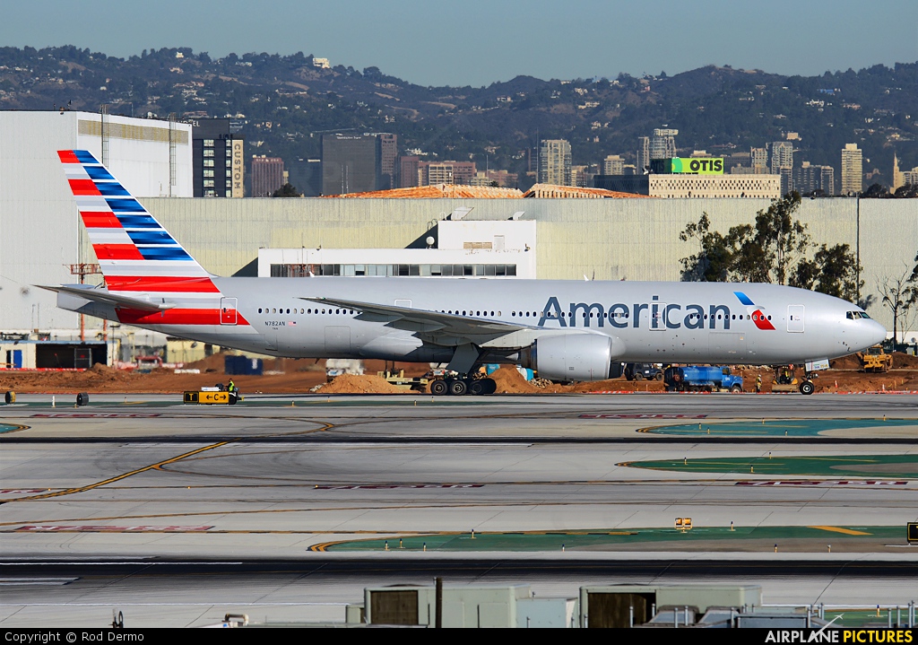 American Airlines N782AN aircraft at Los Angeles Intl