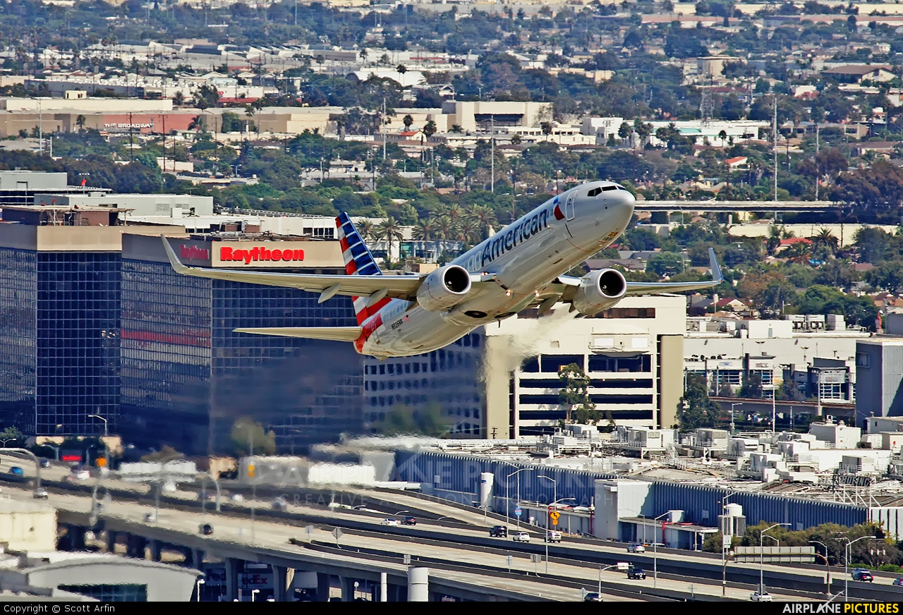 American Airlines N926NN aircraft at Los Angeles Intl