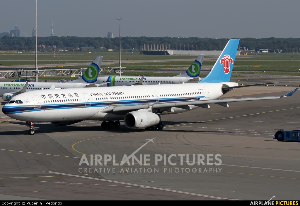 China Southern Airlines B-6098 aircraft at Amsterdam - Schiphol