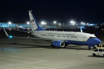 01-0041 - USA - Air Force Boeing C-40B