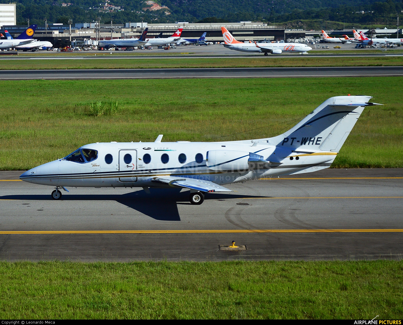 PT-WHE - Lider Taxi Aereo Hawker Beechcraft 400A Beechjet at São Paulo -  Guarulhos, Photo ID 358530