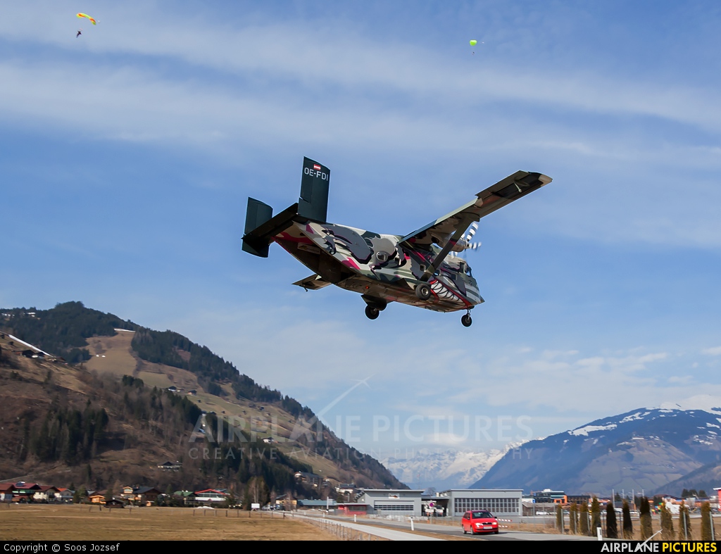 Pink Aviation OE-FDI aircraft at Zell am See