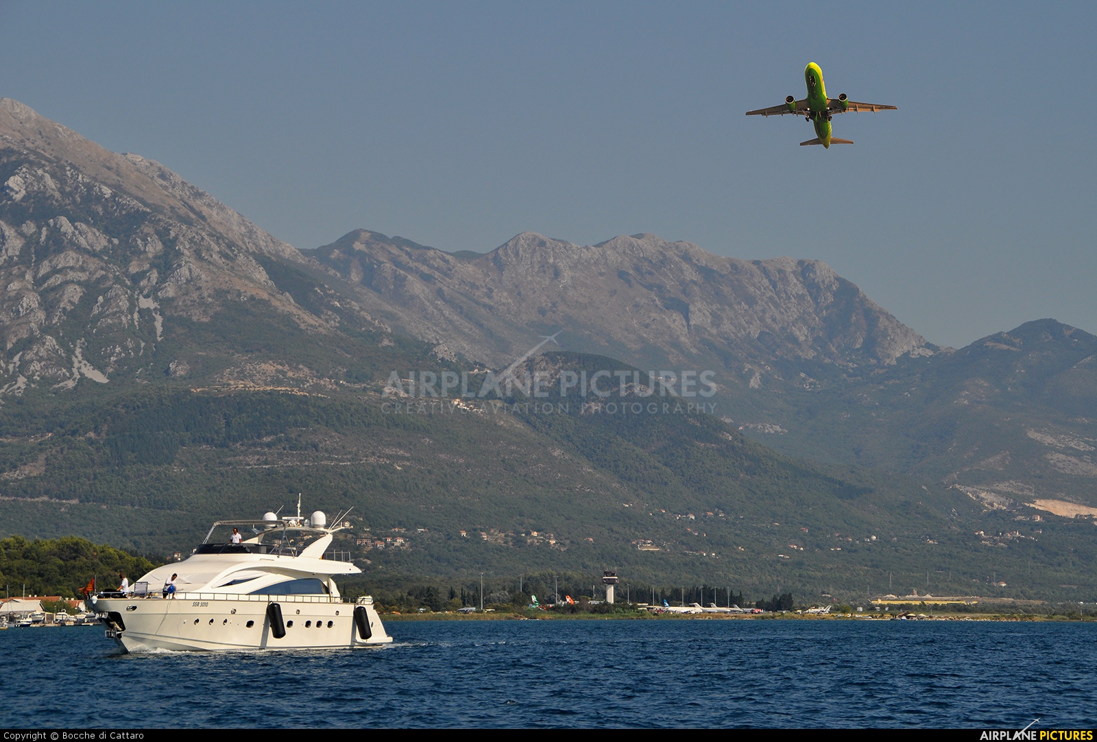 - Airport Overview - aircraft at Tivat