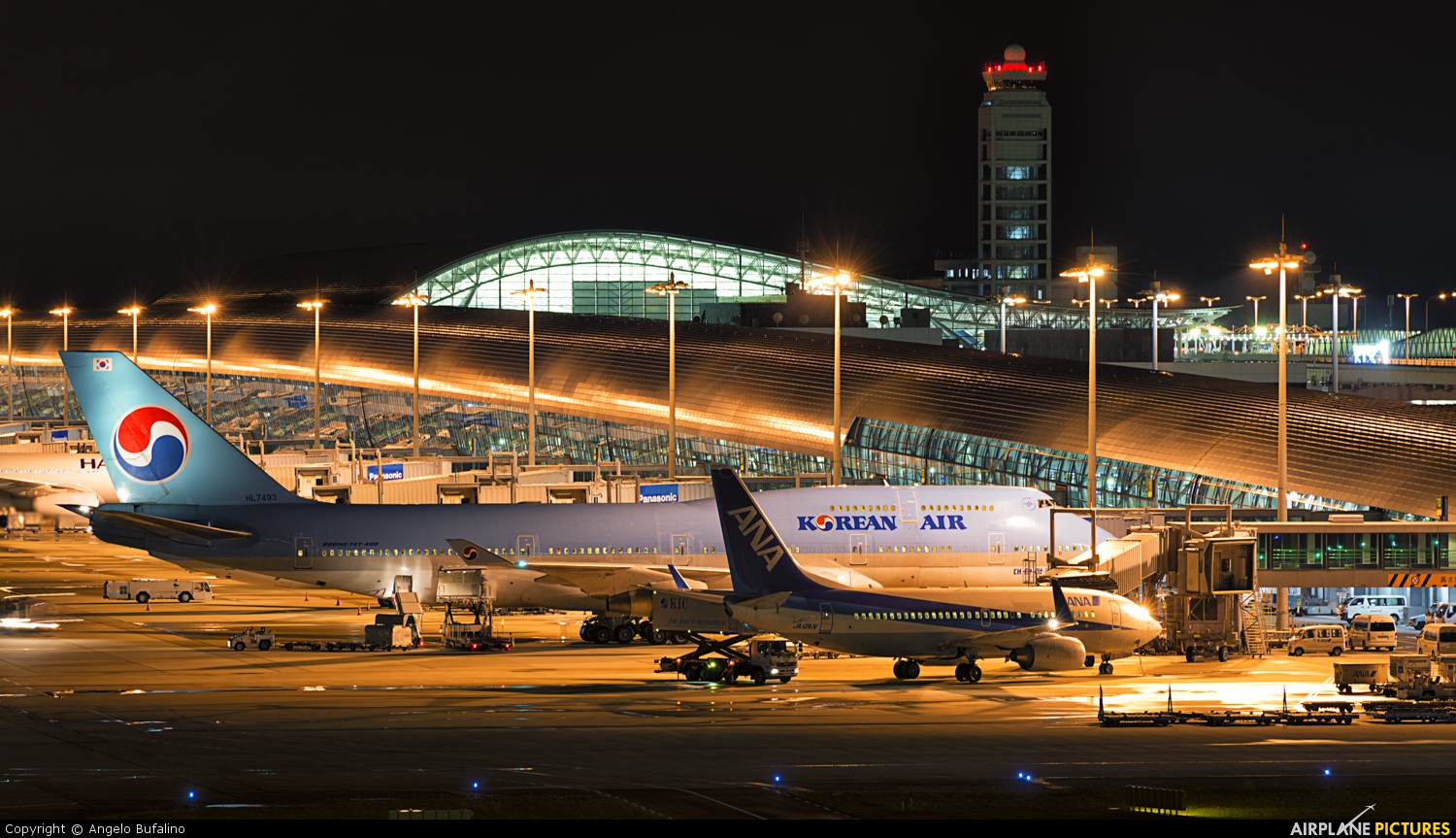 - Airport Overview - aircraft at Osaka - Itami Intl