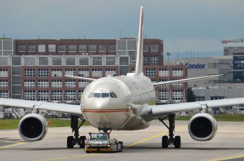 A6-AFE - Etihad Airways Airbus A330-300