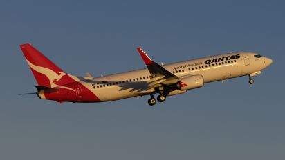 VH-VZV - QANTAS Boeing 737-800
