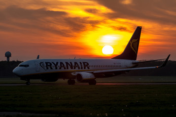 EI-DYN - Ryanair Boeing 737-800
