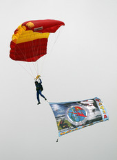 - - Parachute Parachute Military