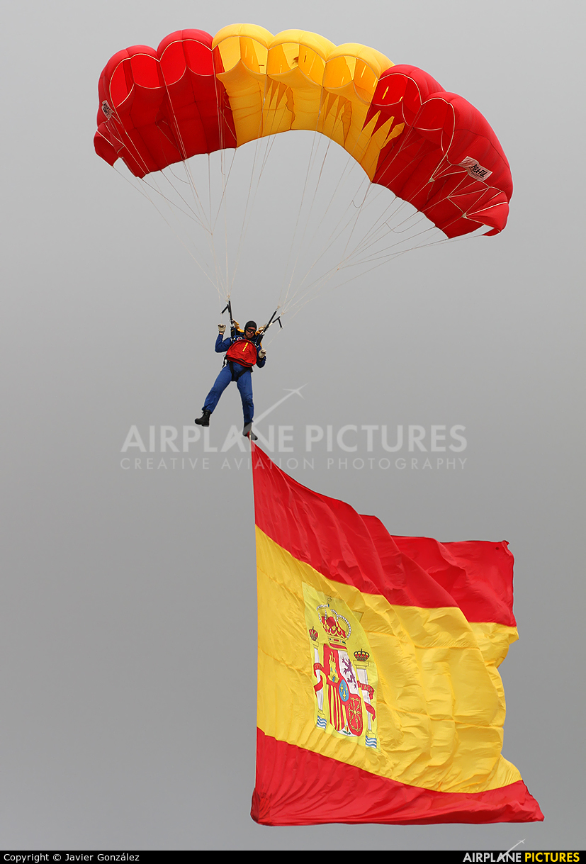 Parachute - aircraft at Madrid - Torrejon