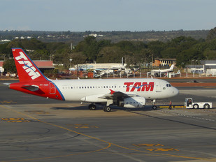 PT-TMF - TAM Airbus A319