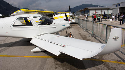 I-A562 - Private Dyn Aero MCR4s