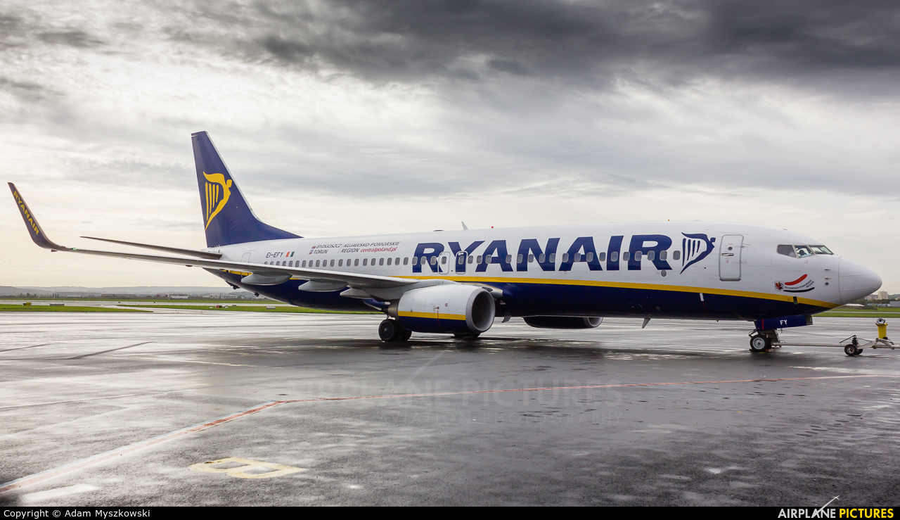 Ryanair EI-EFY aircraft at Beauvais - Tillé