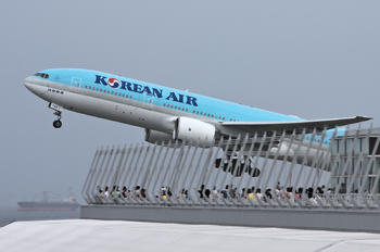 HL7743 - Korean Air Boeing 777-200ER