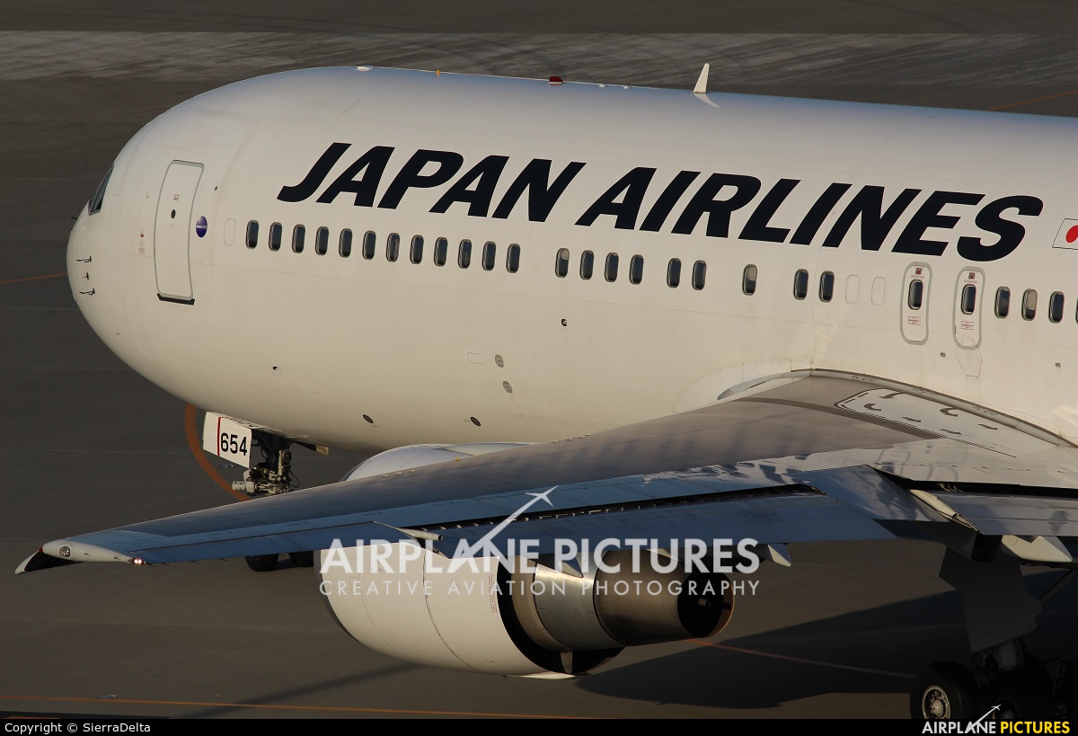 JAL - Japan Airlines JA654J aircraft at Tokyo - Haneda Intl