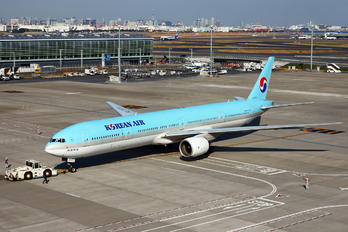 HL7573 - Korean Air Boeing 777-300