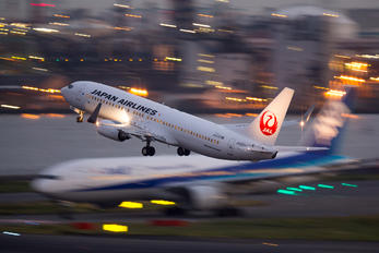 JA327J - JAL - Japan Airlines Boeing 737-800