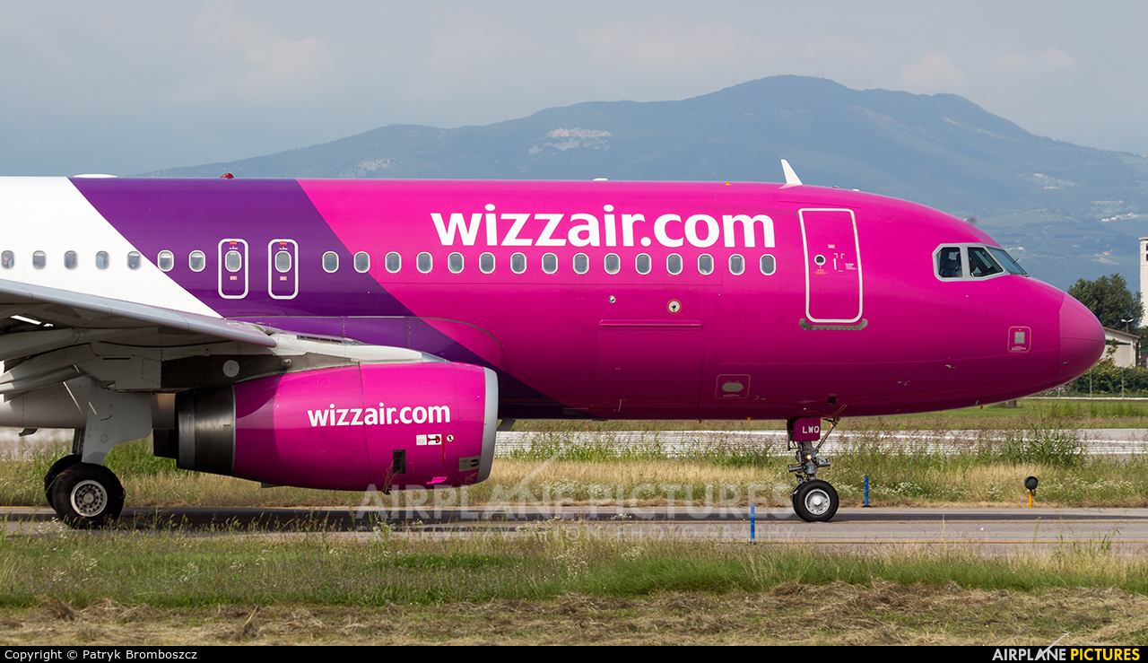 Wizz Air HA-LWQ aircraft at Verona - Villafranca