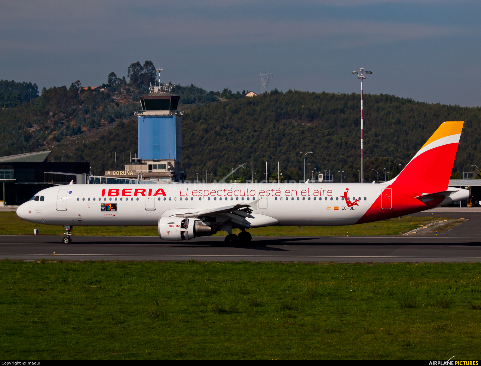 Iberia EC-JLI aircraft at La Coruña