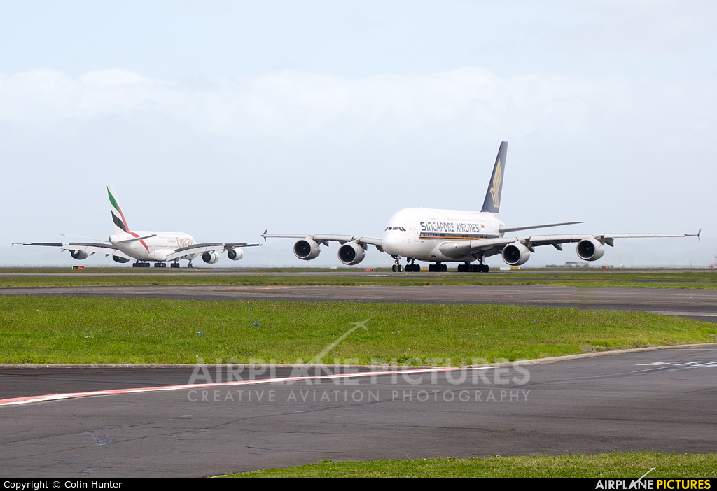 Singapore Airlines 9V-SKK aircraft at Auckland Intl