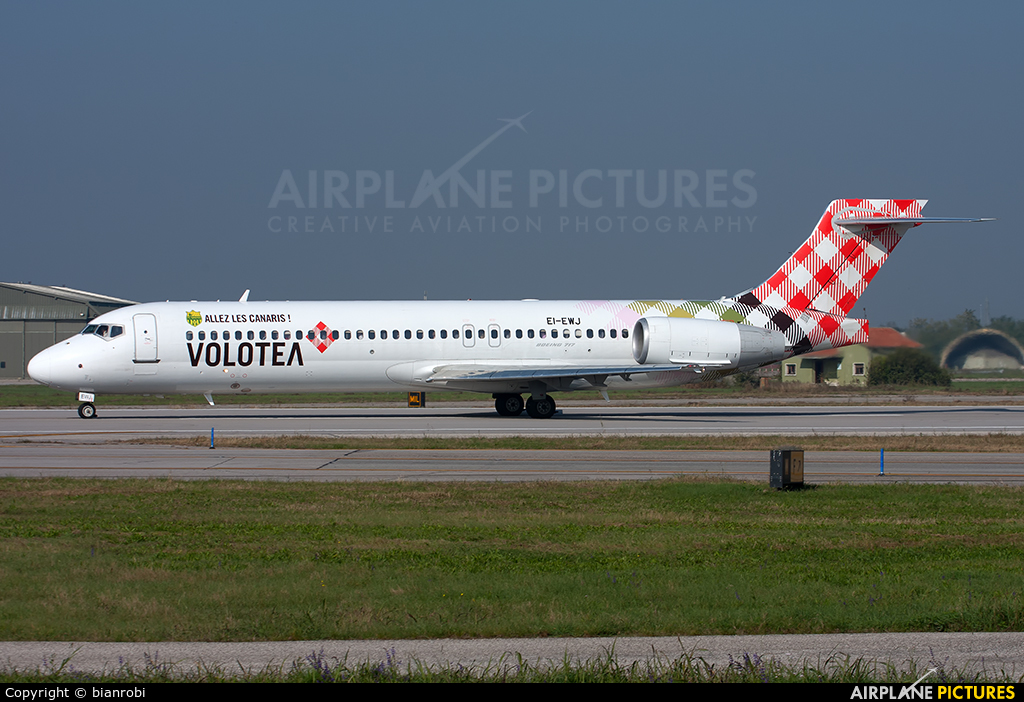 Volotea Airlines EI-EWJ aircraft at Verona - Villafranca