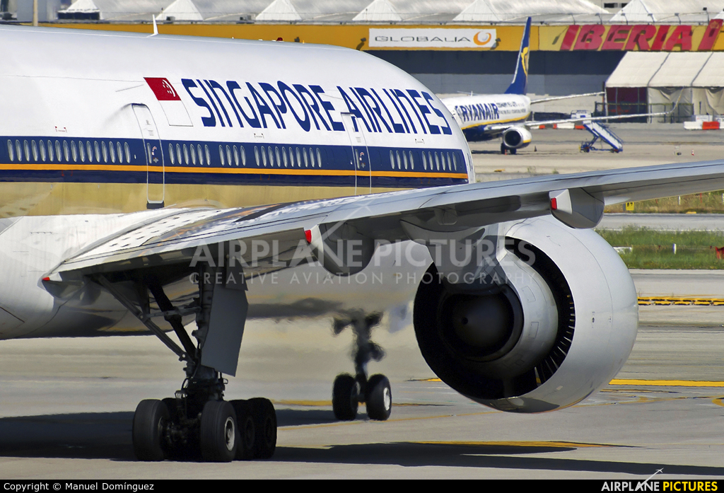 Singapore Airlines 9V-SWH aircraft at Barcelona - El Prat