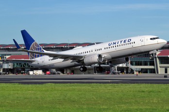 N73283 - United Airlines Boeing 737-800
