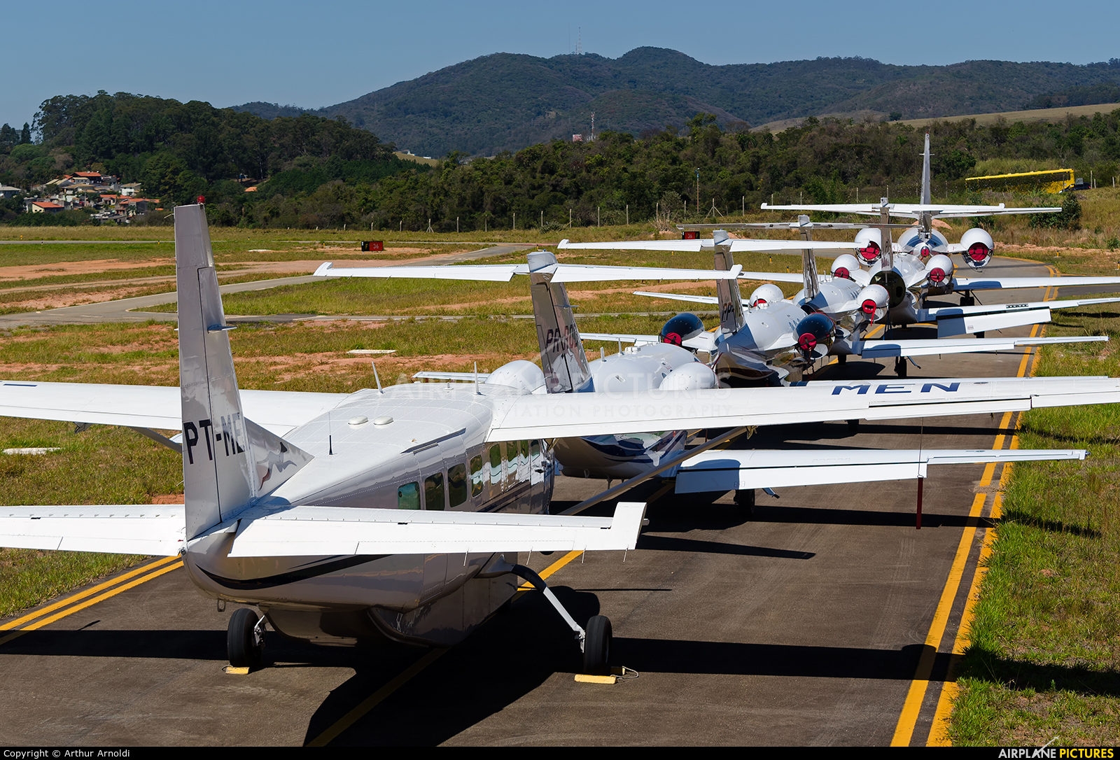 - Airport Overview - aircraft at Jundiaí, SP