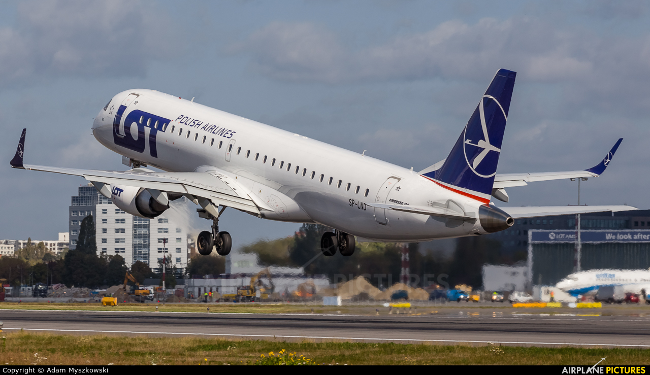 LOT - Polish Airlines SP-LND aircraft at Warsaw - Frederic Chopin