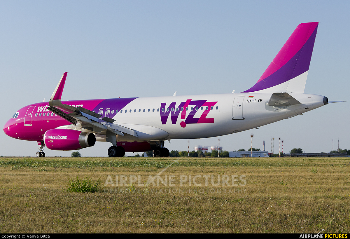Wizz Air HA-LYF aircraft at Chişinău Intl