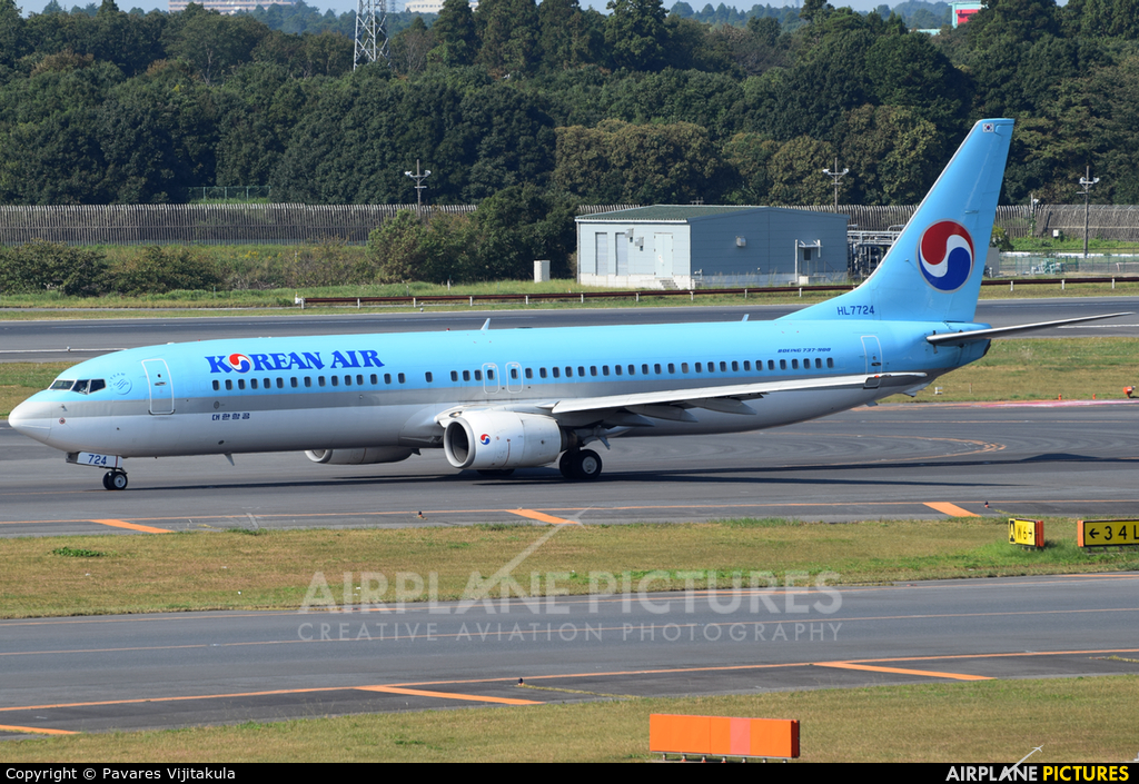 Korean Air HL7724 aircraft at Tokyo - Narita Intl