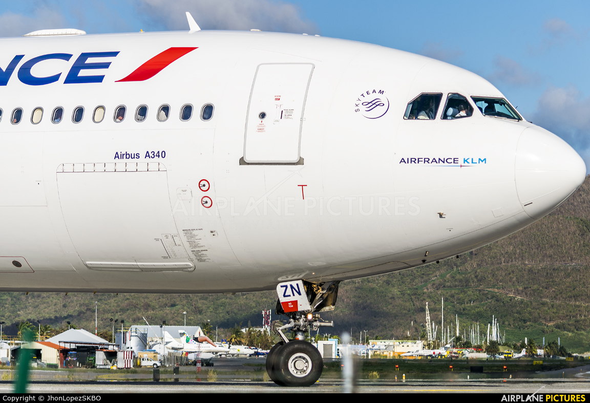 Air France F-GLZN aircraft at Sint Maarten - Princess Juliana Intl