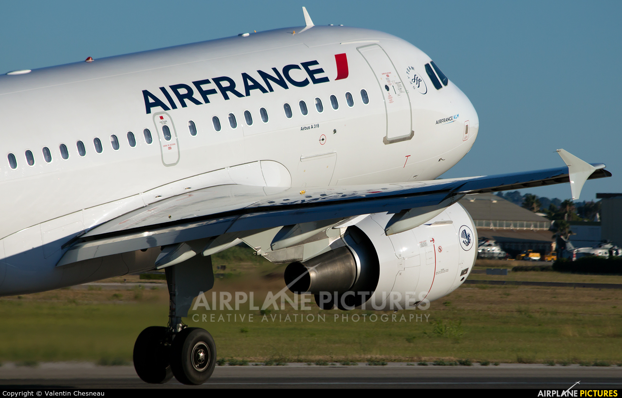 Air France F-GUGR aircraft at Hyères - Le Palyvestre