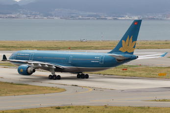 VN-A372 - Vietnam Airlines Airbus A330-200