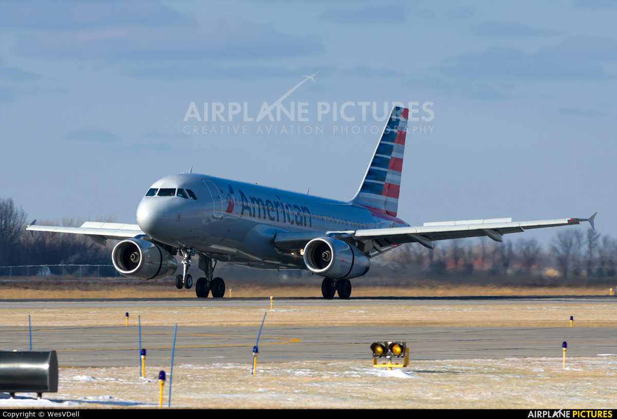 American Airlines N835AW aircraft at Grand Forks Intl