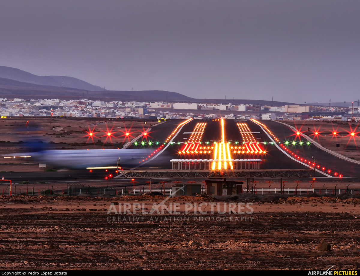 - Airport Overview - aircraft at Fuerteventura - Puerto del Rosario