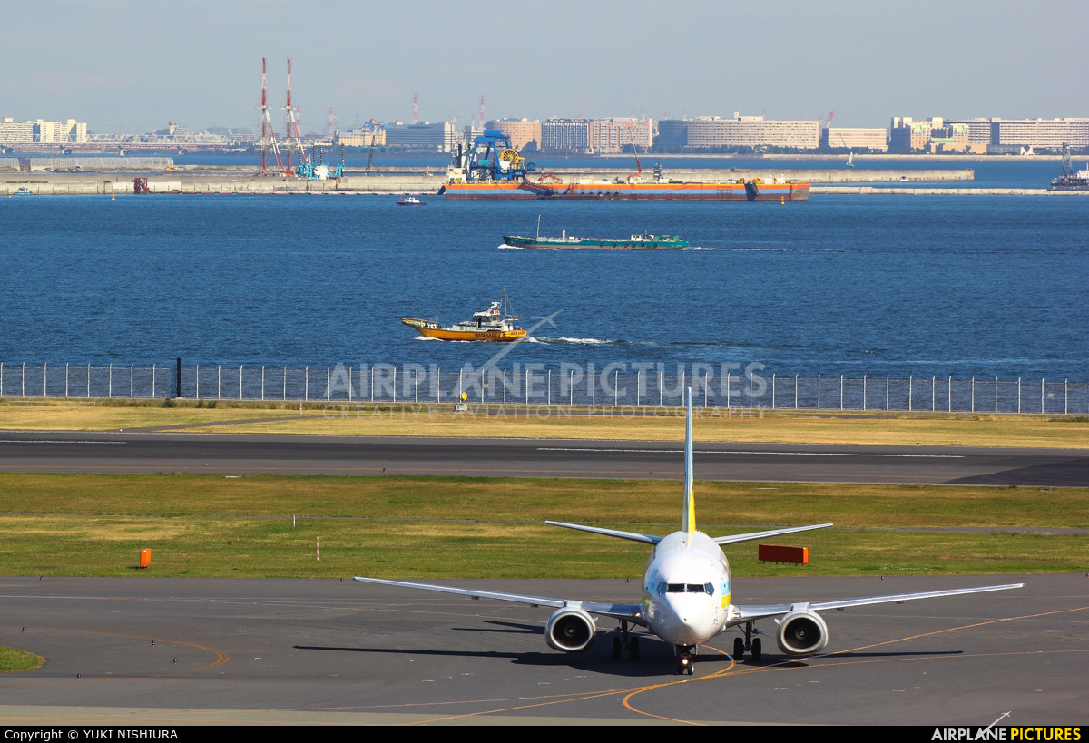Air Do - Hokkaido International Airlines JA8504 aircraft at Tokyo - Haneda Intl