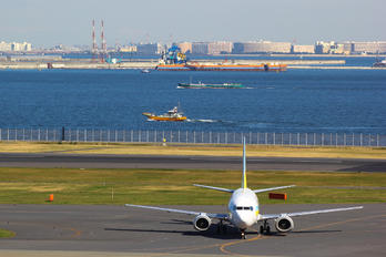 JA8504 - Air Do - Hokkaido International Airlines Boeing 737-500