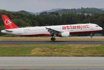 TC-ATB - Atlasjet Airbus A321