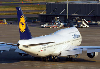 D-ABYG - Lufthansa Boeing 747-8